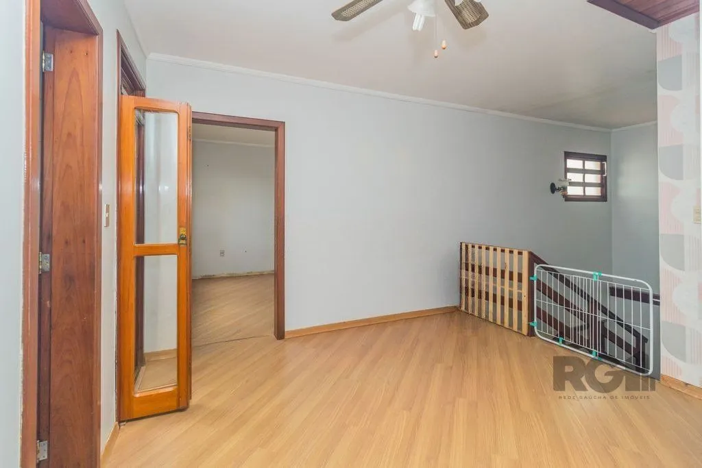 Imagem Casa com 240m², 3 dormitórios, 6 vagas no bairro Sarandi