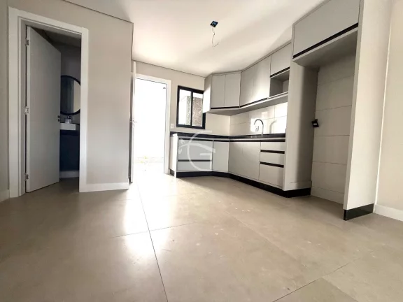 Imagem Casa Geminada à venda no Bairro Santo Antônio, por 650 mil