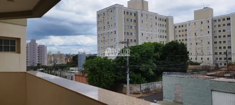 Imagem Casa Residencial / Comercial à venda com 3 dormitórios na Mercês, Uberaba