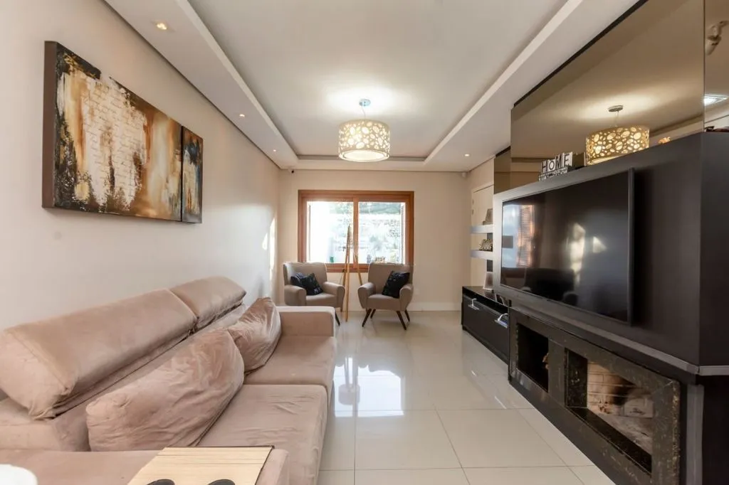 Imagem Casa de 2 dormitórios à venda no Bairro na Lomba do Pinheiro - Porto Alegre