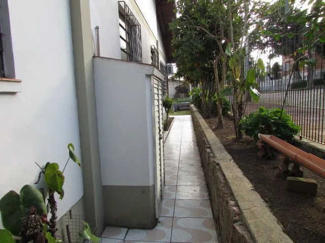 Imagem Casa térrea, com 3 dormitórios, 1 suíte, no bairro Nonoai.