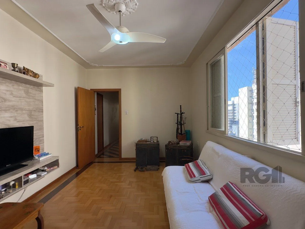 Imagem APARTAMENTO 3 DORMITÓRIOS, DE FRENTE E REFORMADO, NO CENTRO HISTÓRICO