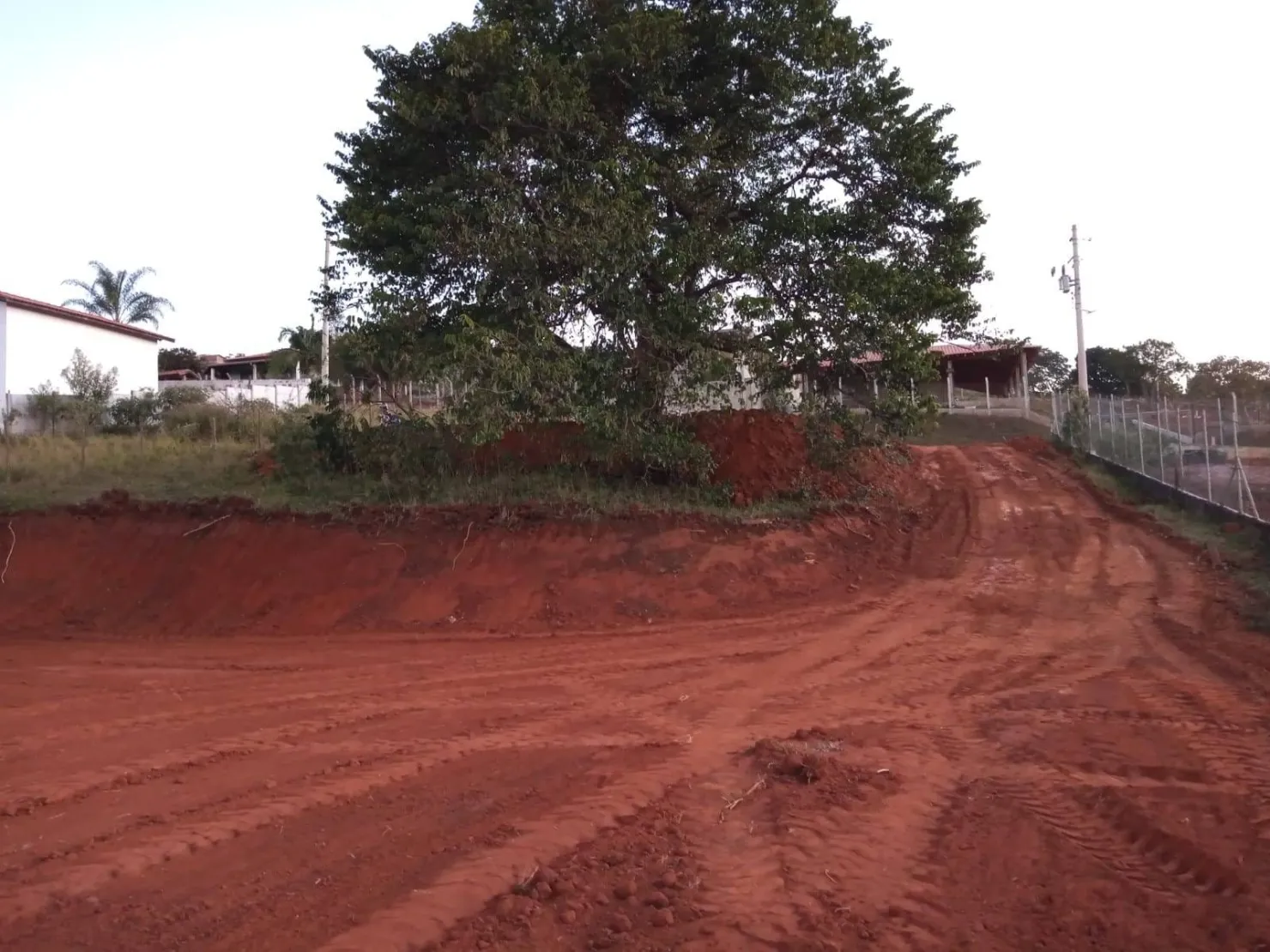 Imagem Terreno à Venda em Pindamonhangaba - 1.300 m² na Avenida Principal