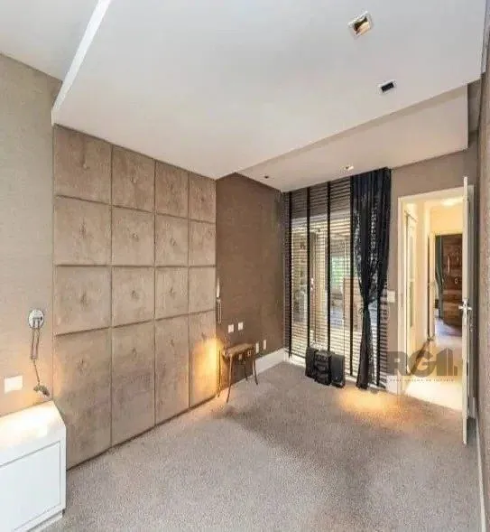 Imagem Excelente casa de 220m² com 3 dormitórios no bairro Tristeza.