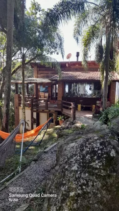 Imagem Casa Rústica em Garopaba-SC: 3 Suítes, Vista Panorâmica, Jacuzzi e 3000m² de Terreno