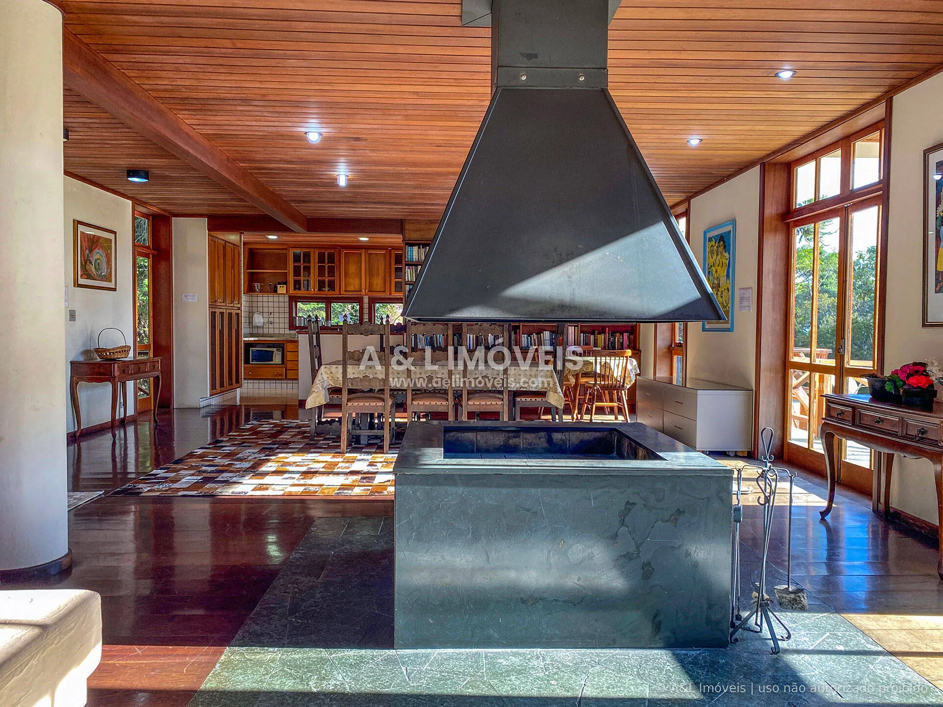 Imagem Casa à venda em Campos do Jordão | 417,26 m² | 5 dormitórios