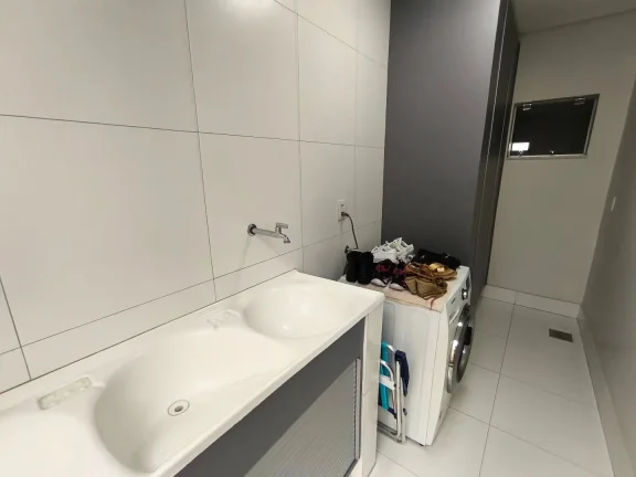 Imagem Sobrado 3 Suites Sozinho No Lote A 6 Min Do Flamboyant