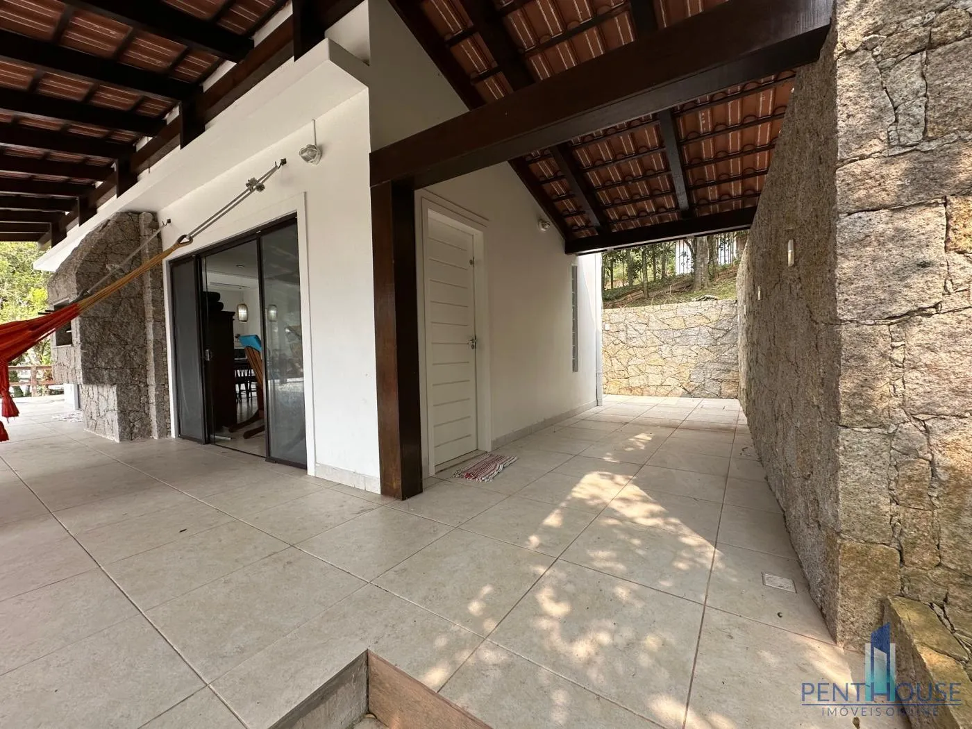 Imagem Casa para Venda em Garopaba, CAPÃO, 2 dormitórios, 2 suítes, 3 banheiros, 2 vagas