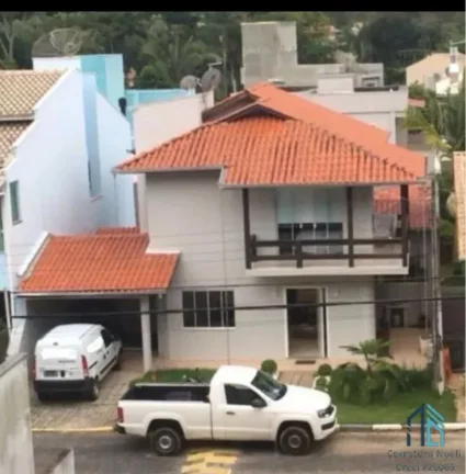 Imagem Casa em Condomínio, 03 suítes, 03 vagas, piscina aquecida, churrasqueira em Balneário Camboriú SC
