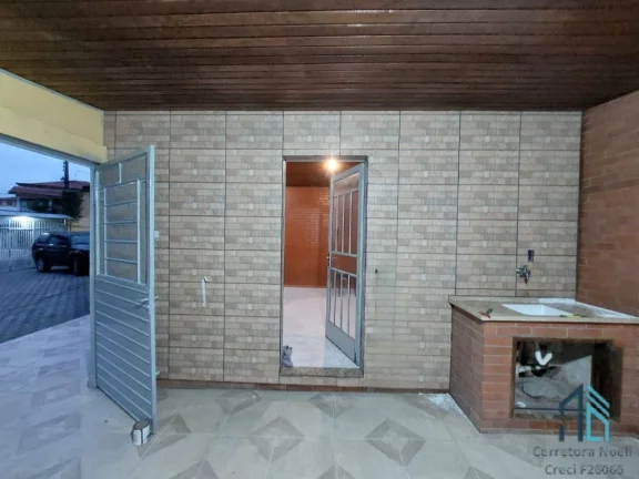 Imagem (PERMUTA) Casa a venda Semi mobiliada, 03 quartos, 04 vagas, churrasqueira no Boqueirão em Curitiba PR
