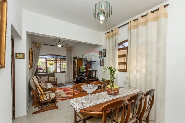 Imagem Casa Térrea 300m² 3 Dormitórios 5 Vagas com jardim e Área Gourmet Edícula