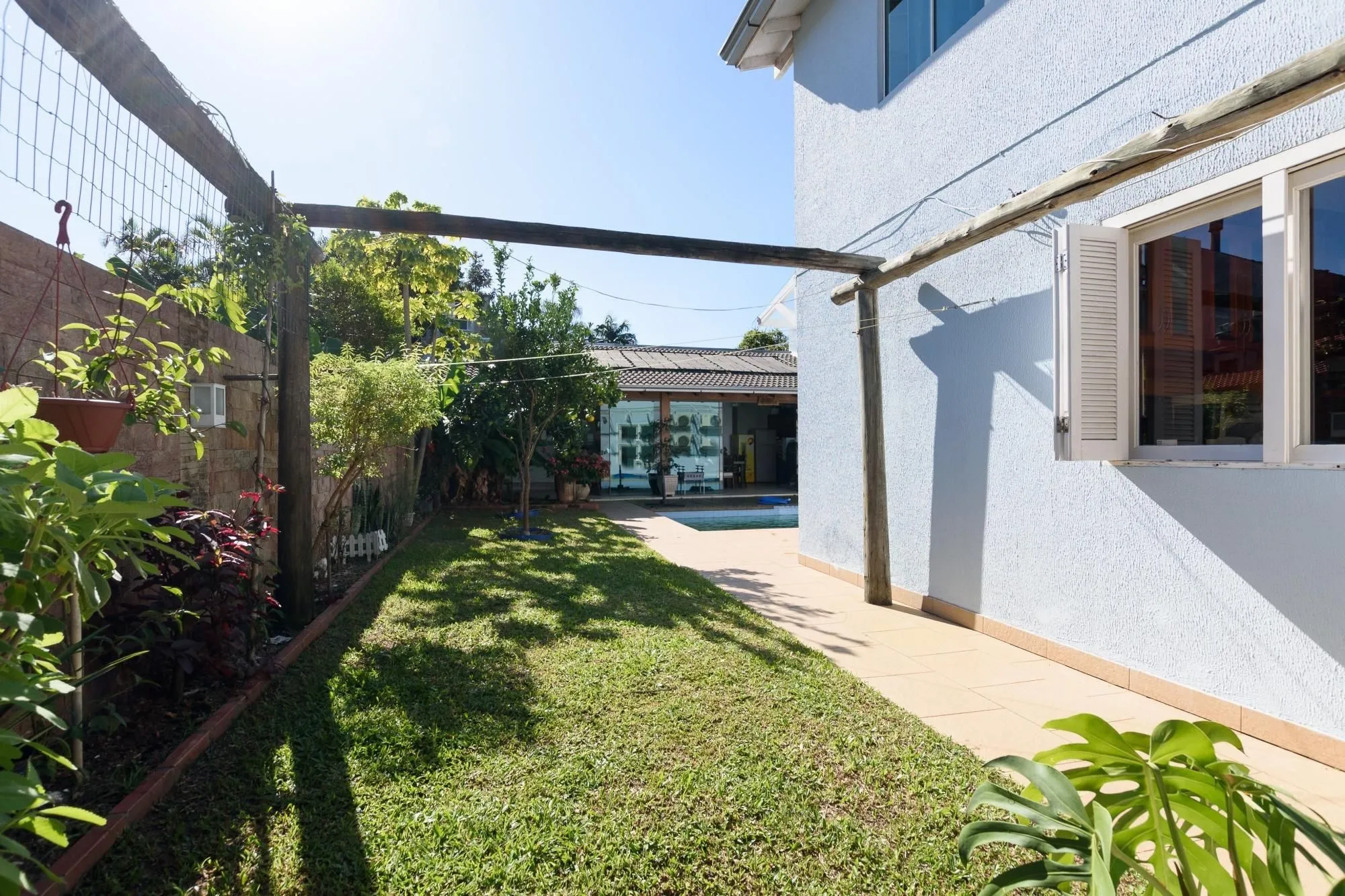 Imagem Venha morar em 350 m² com um clube em sua casa!