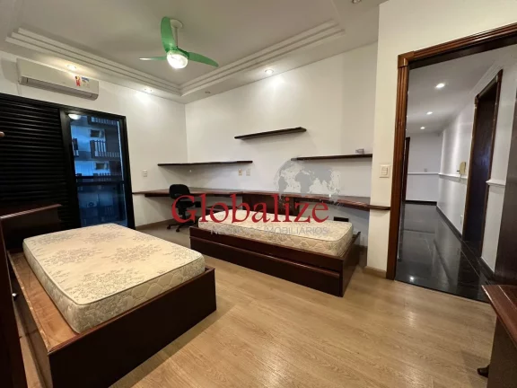 Imagem Apartamento à venda com 252m², 3 suítes, frente mar com sacadas por R$3.000.000,00 no Gonzaga em Santos