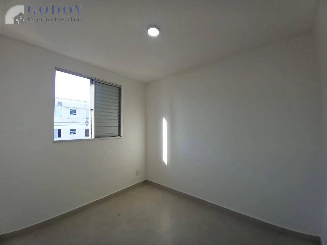 Imagem Amplo Apartamento ótima localização com Piso Porcelanato