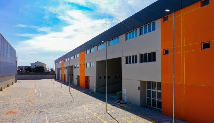 Imagem Galpão Comercial de Alto Padrão em Santa Júlia, Itupeva-SP: 2 banheiros, 6 vagas, 1.251,60 m² - Venda ou Locação!