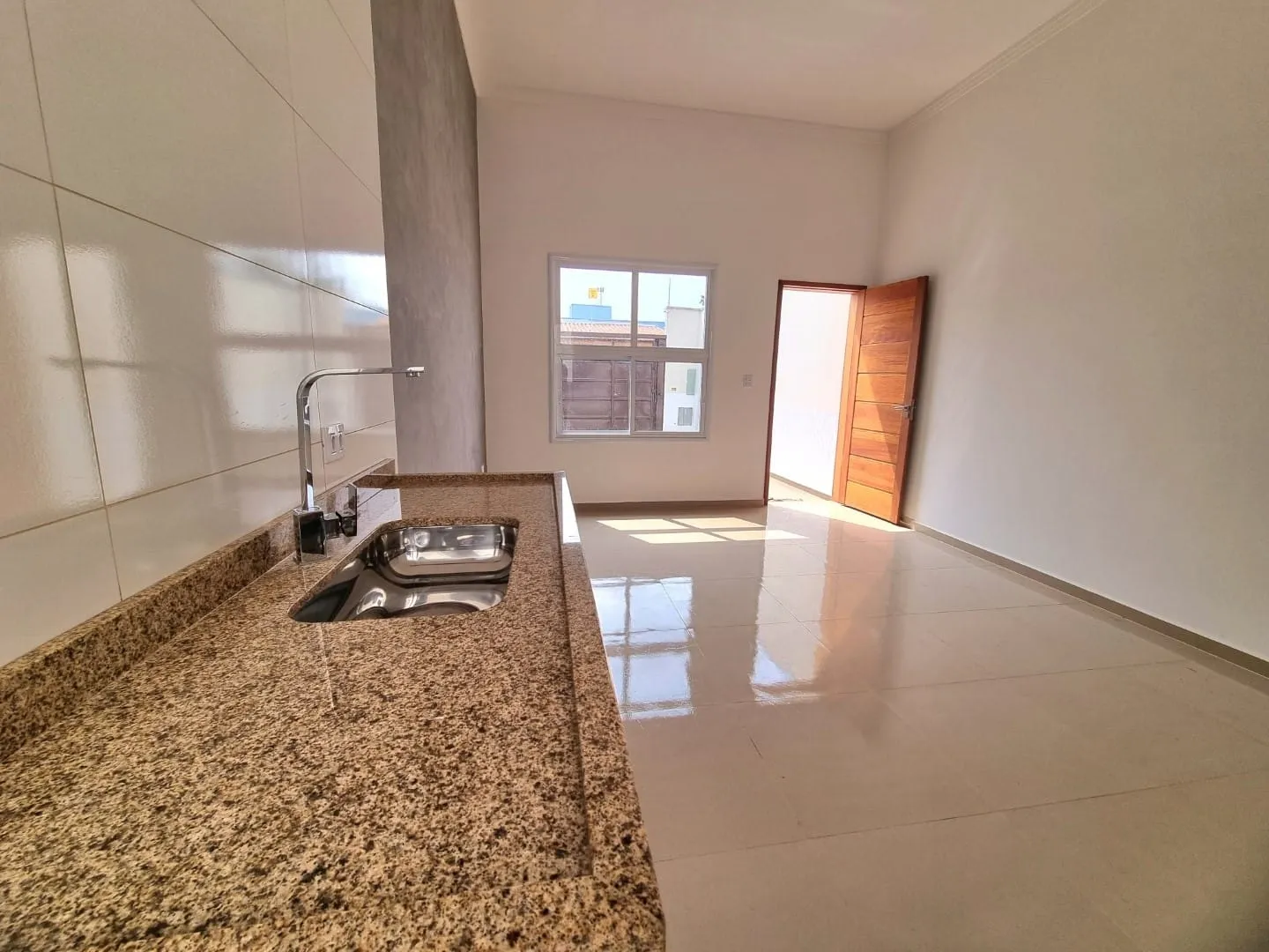 Imagem Casa Térrea com Terraço, 2 Dormitórios, Área Gourmet e Localização Central - Conforto e Lazer em um Só Lugar