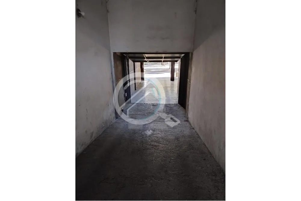 Imagem Excelente Box de garagem coberta, para dois carros, no bairro Petrópolis, Av. Protásio Alves, em p...