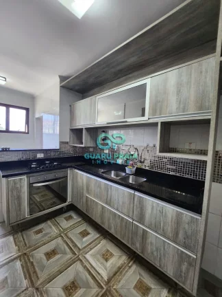 Imagem 1 sala ampla para 2 ambientes com varanda,1 banheiro social, 2 quartos sendo 1 suíte, armários embutidos, área de serviço e cozinha planejada