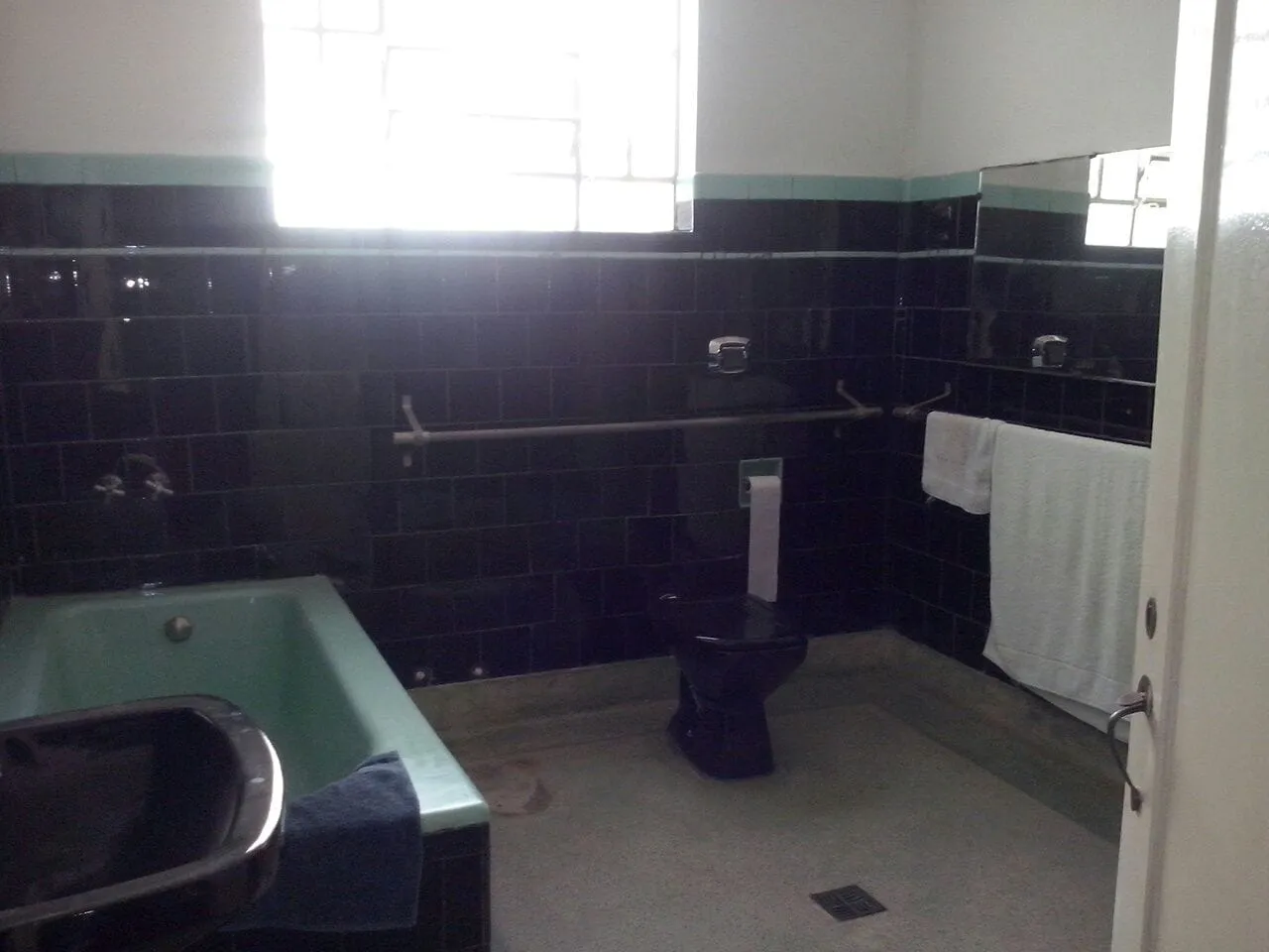 Imagem Comercial à venda e locação 5 Quartos, 2 Suites, 3 Vagas, 650M², Centro, Pindamonhangaba - SP