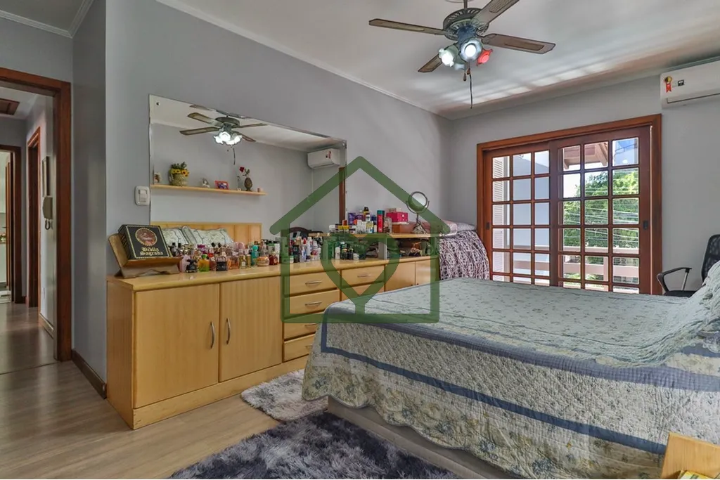 Imagem Casa de 325m2 de área privativa em terreno de 350m2 no bairro Jardim Lindóia, distribuída em dois...