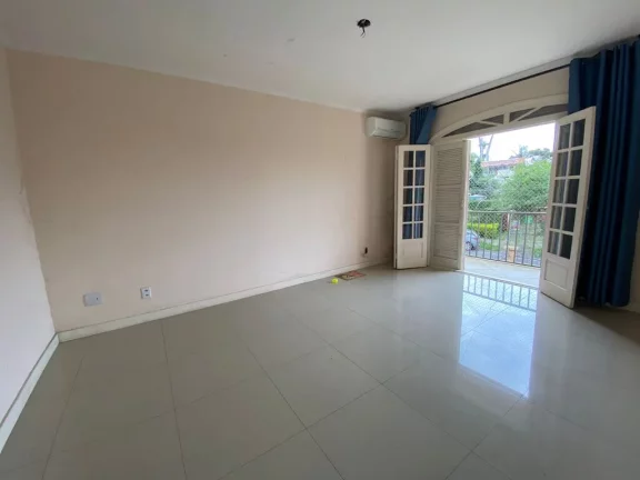 Imagem Casa para venda no bairro Chácara das Pedras em Porto Alegre