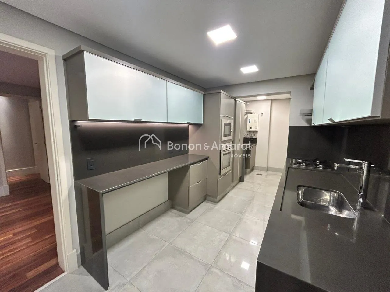Imagem Alto Padrão no Cambuí - 2 Suítes, Varanda Gourmet, Andar Alto e Vista Privilegiada