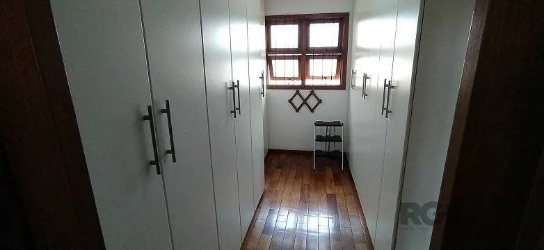 Imagem Excelente casa de 287m² com 3 dormitórios e 4 vagas.