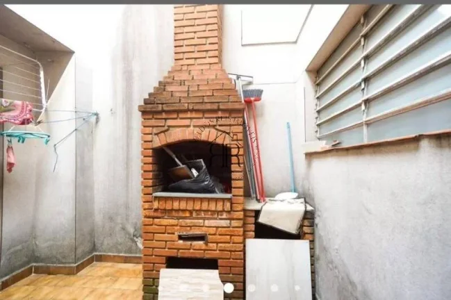 Imagem Esta encantadora casa oferece um espaço perfeito para quem busca conforto e praticidades. Com três...