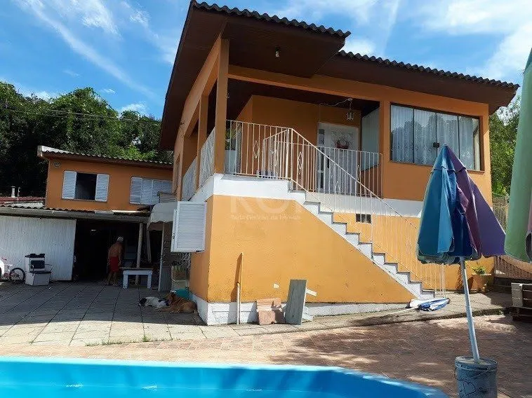 Imagem Casa com 4 dormitórios no bairro Vila Nova