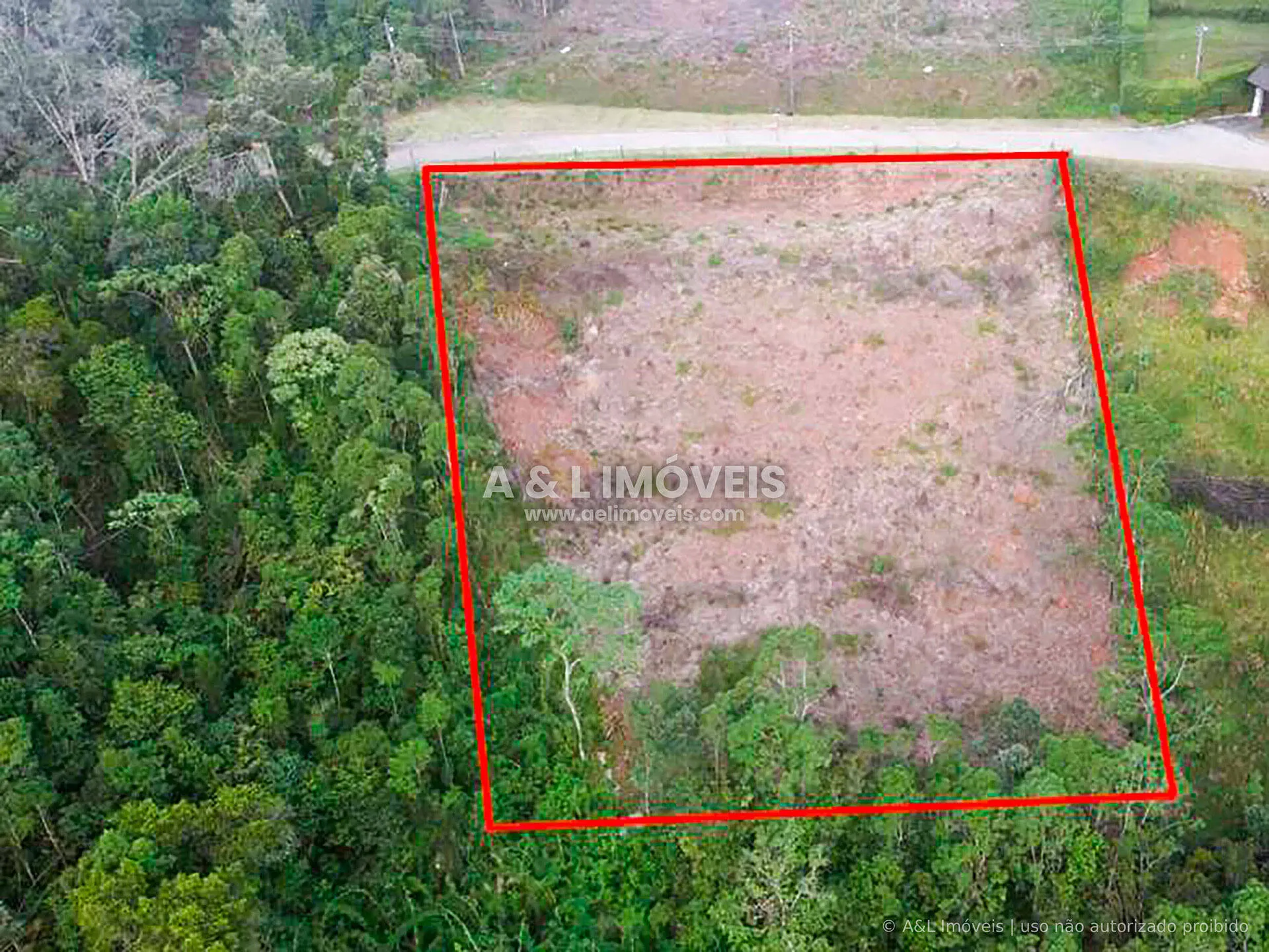Lote à venda em Campos do Jordão com 1.600 m² e 46 m de frente