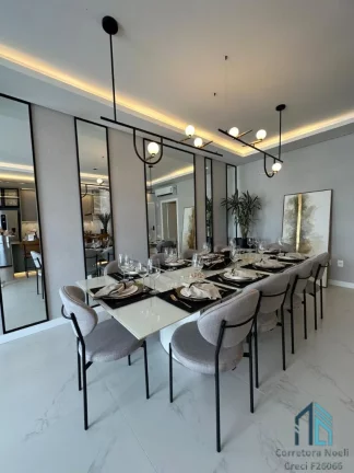 Imagem Apartamento Mobiliado, 04 suítes, 03 vagas, Meia Praia quadra Mar em Itapema SC