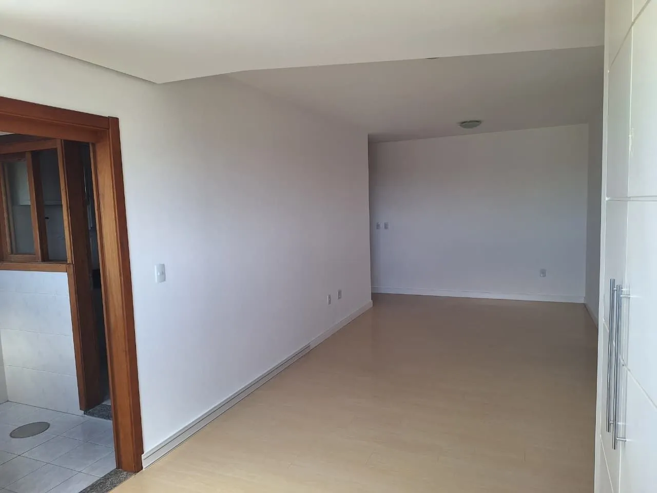 Imagem Amplo apartamento de 2D com suíte e vaga