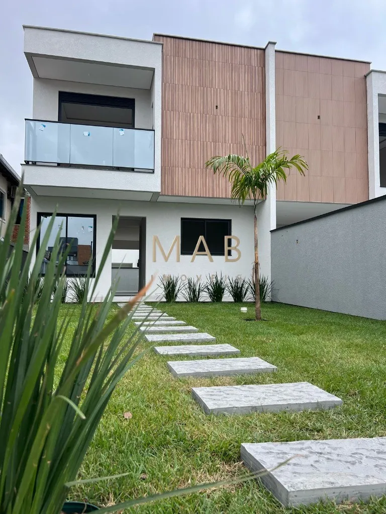 Imagem Sobrado NÃO Geminado à Venda na Praia dos Ingleses em Florianópolis/SC!! Unidade com: 4 dormitórios sendo 1 suíte com closet!