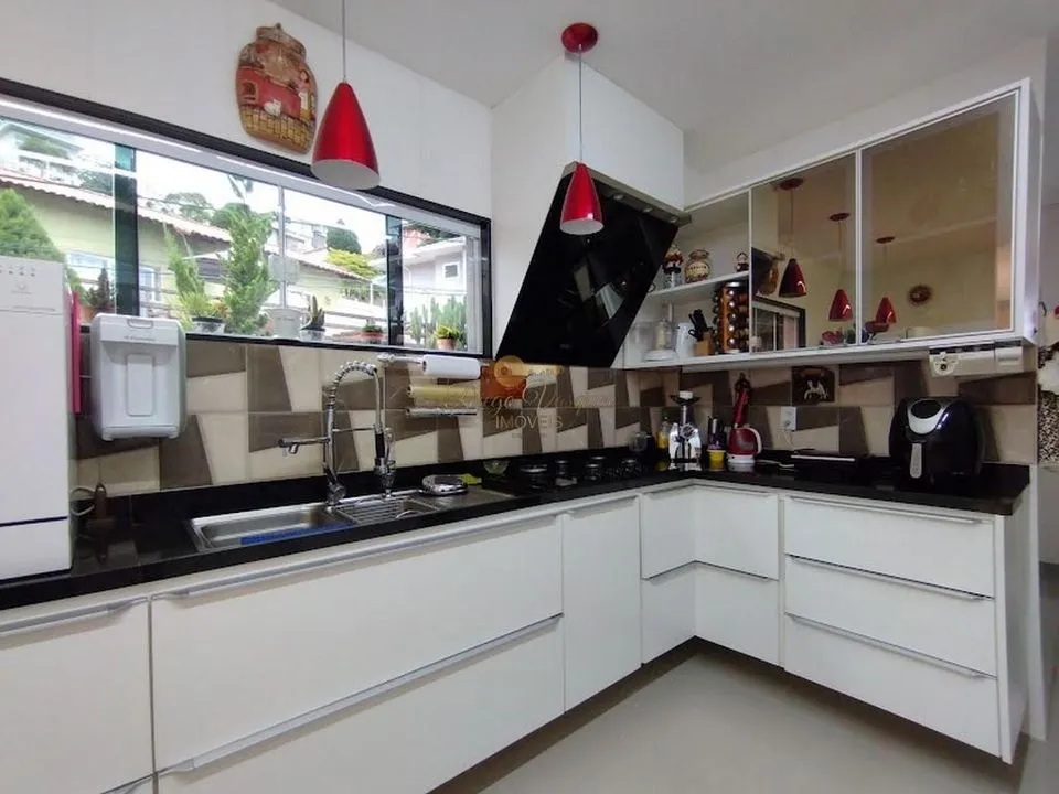 Imagem Casa em Condomínio para Venda em Teresópolis / RJ no bairro Albuquerque