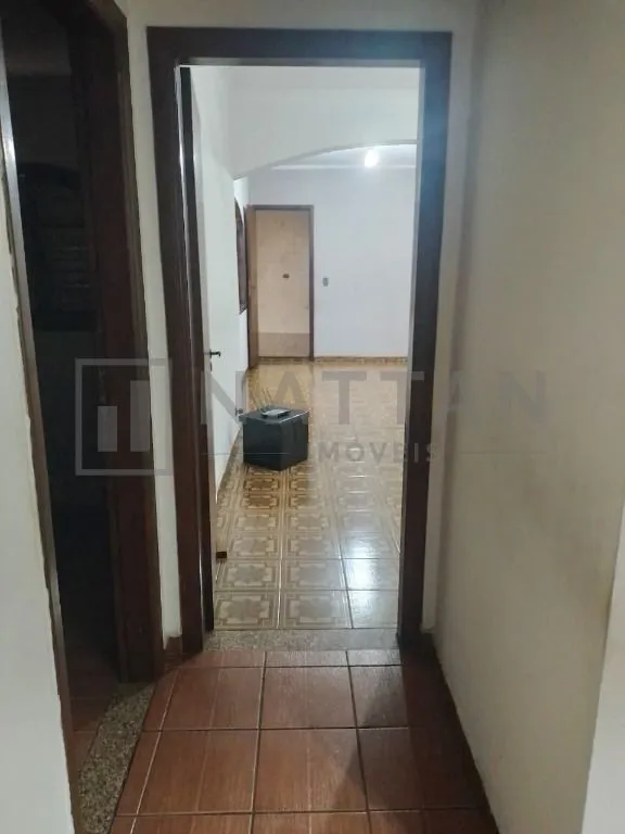 Imagem Casa à venda com 3 dormitórios, 4 banheiros, salão de festas e terreno de 208 m²