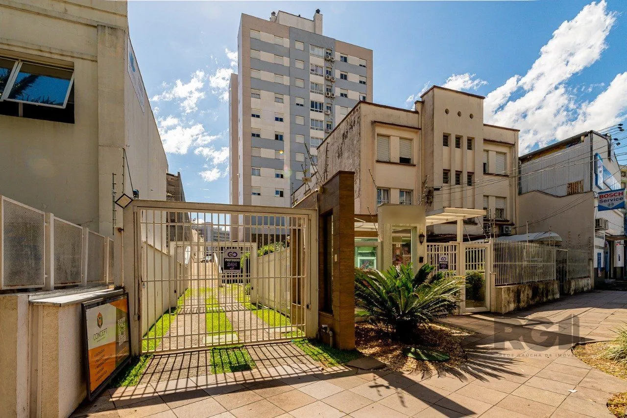 Imagem Apartamento de um quarto, suíte e uma vaga de garagem no bairro Santa Cecilia em Porto Alegre.