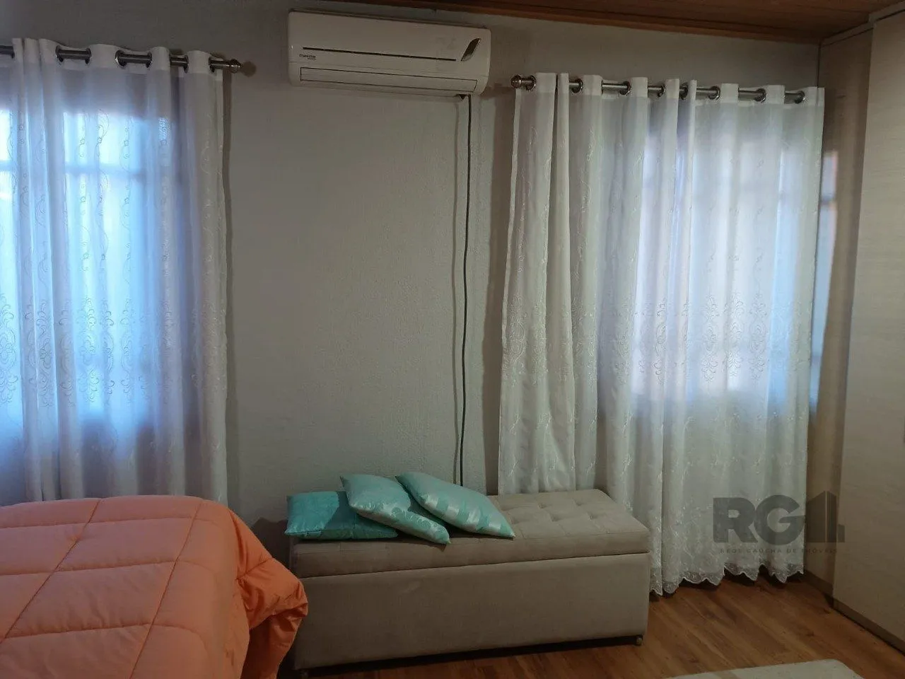 Imagem Casa 2 dormitórios, vagas de garagem, Bairro Parque da Matriz