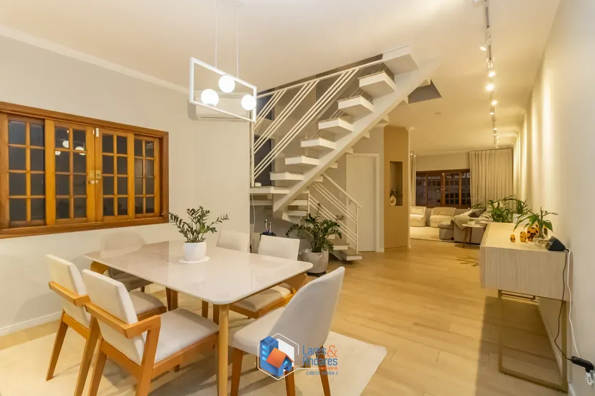 Foto do imóvel Sobrado para venda em Santa Teresinha com 3 quartos, sendo 3 suítes, 185m² em Travessa Luís Gonçalves