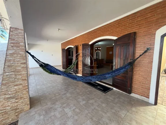 Imagem Espaçosa Casa Térrea 4 Quartos com Piscina em Agenor de Campos