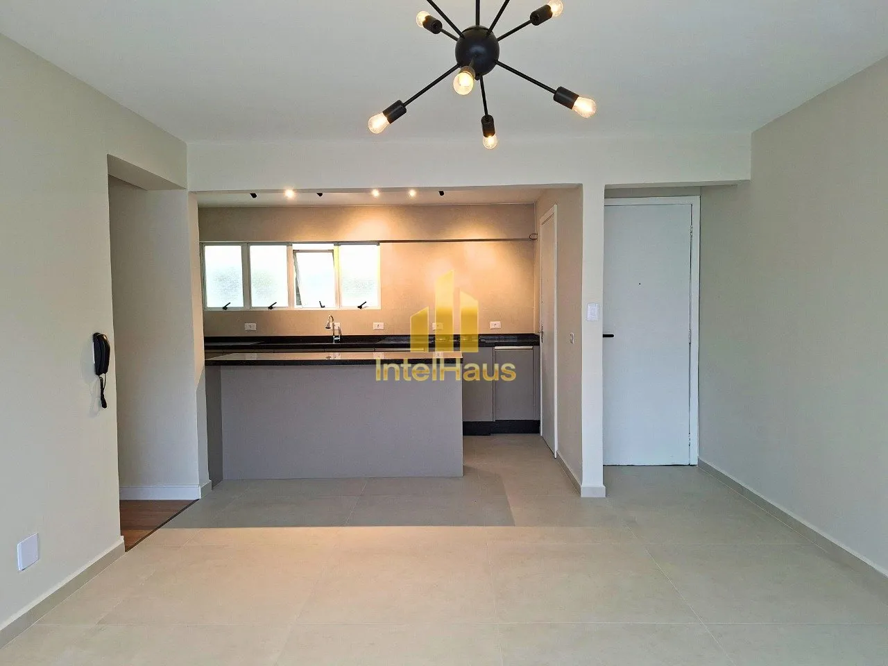 Imagem Apresentamos um excelente apartamento totalmente reformado e pronto para morar no bairro Água Verde...