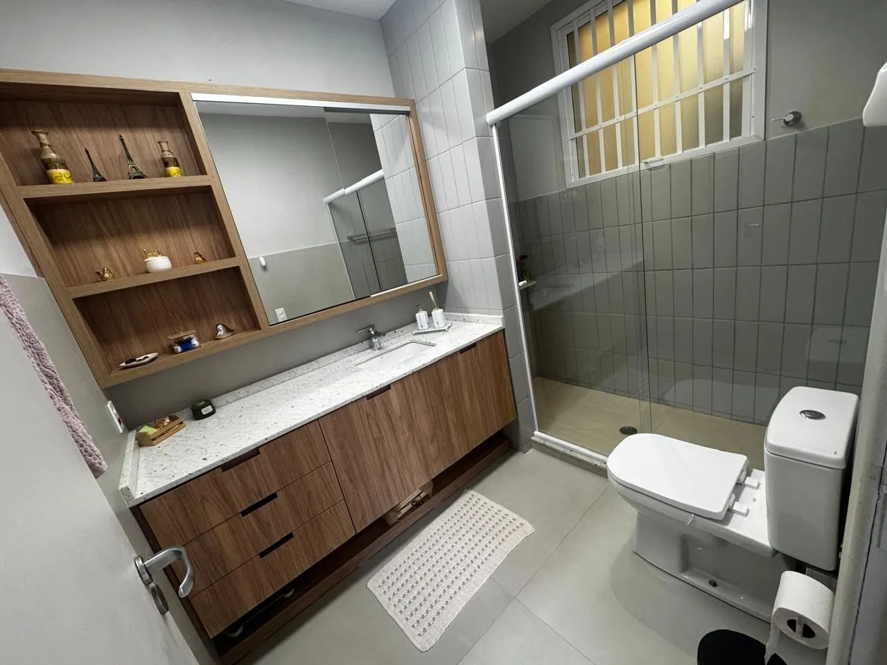 Imagem Apartamento de 2 Dormitórios totalmente reformado com churrasqueira