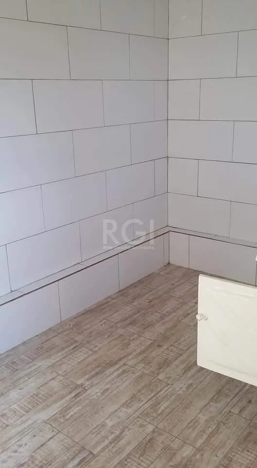 Imagem Casa para Venda - 68m², 2 dormitórios, 1 vaga - Belém Novo
