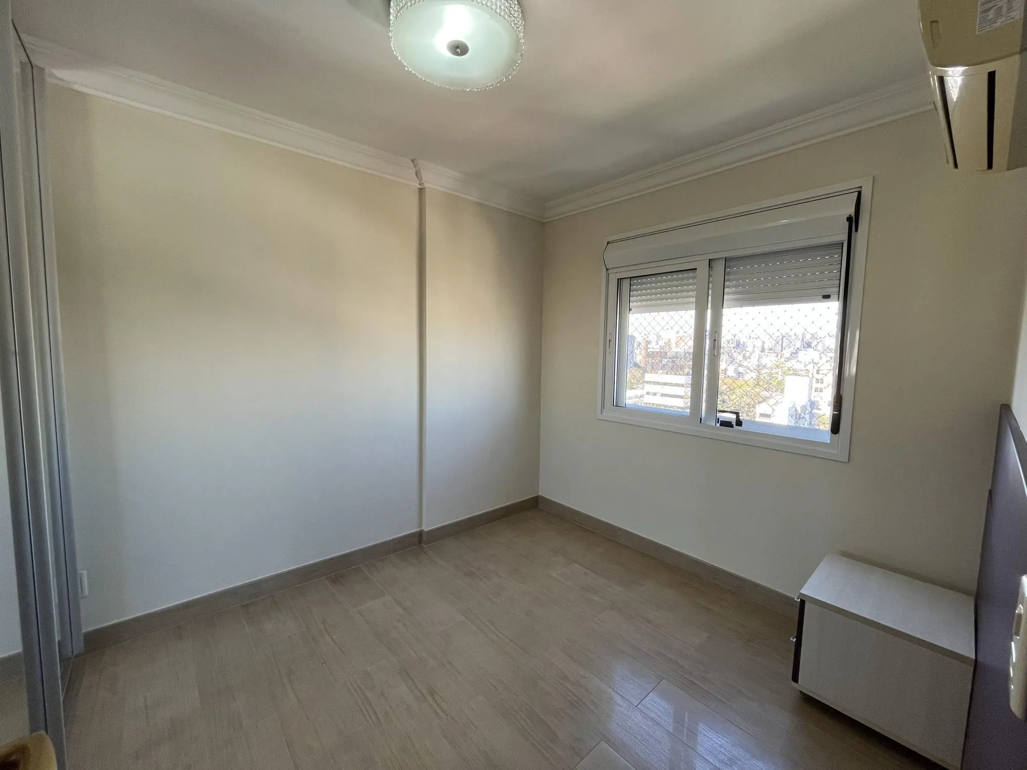 Imagem Apartamento de 3 quartos, suíte e 2 vagas de garagem no bairro Higienópolis POA