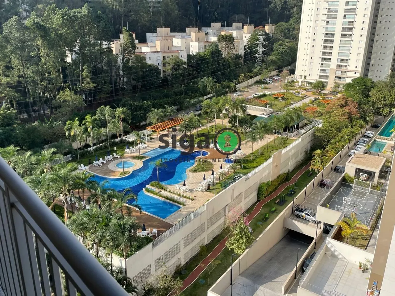 Imagem Apartamento mobiliado com uma vaga de garagem ao lado da linha lilás