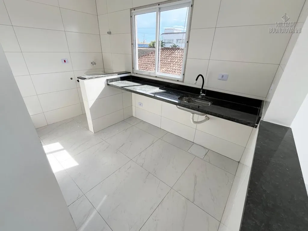 Imagem Casa de condomínio na Vila Tupi, 2 Dormitórios com Suíte! Sobreposta com Sacada!