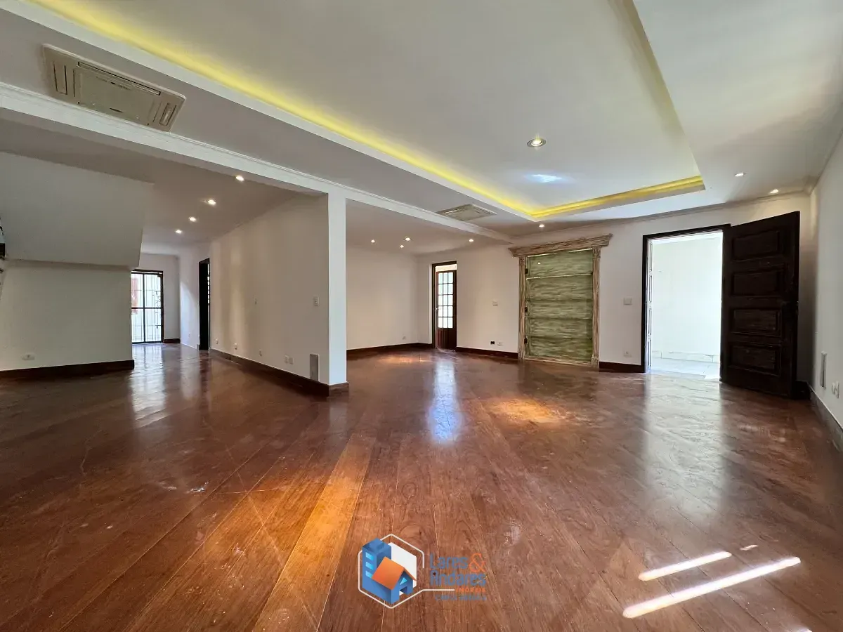 Imagem Casa de vila para venda em Planalto Paulista com 4 quartos, sendo 2 suítes, 330m²