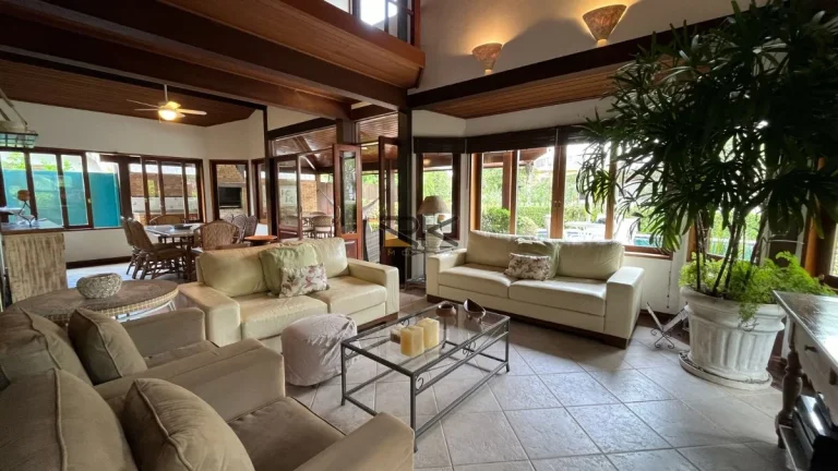 Imagem CASA EM CONDOMINIO COM 4 DORMITÓRIOS SENDO 3 SUÍTES,3 VAGAS DE GARAGEM,VARANDA GOURMET COM CHURRASQUEIRA E PISCINA.