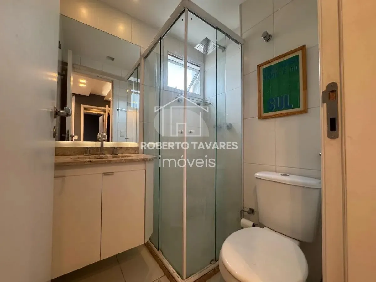 Imagem Apartamento mobiliado com 50 m², muito bem distribuídos, com 2 dormitórios, sendo 1 suíte, 1 vaga de garagem além de estar repleto de armários planejados.