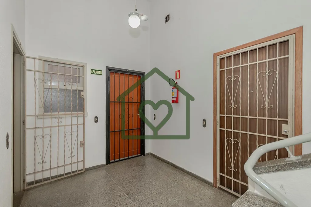 Imagem Descubra seu novo lar em Porto Alegre! Apresentamos um encantador apartamento à venda, localizado n...
