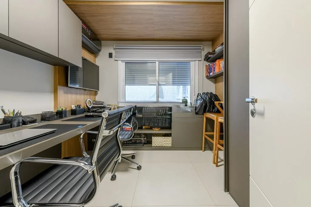 Imagem **Apartamento de 3 Quartos com 2 Suítes e 2 Vagas de Garagem na Tristeza, Porto Alegre, RS**